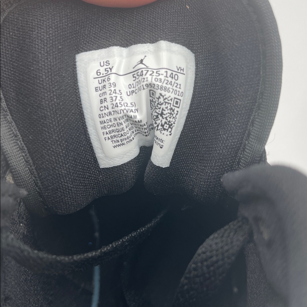 Nike Youth Black and White Sneakers with Blue Accents - Picture 5 of 5
